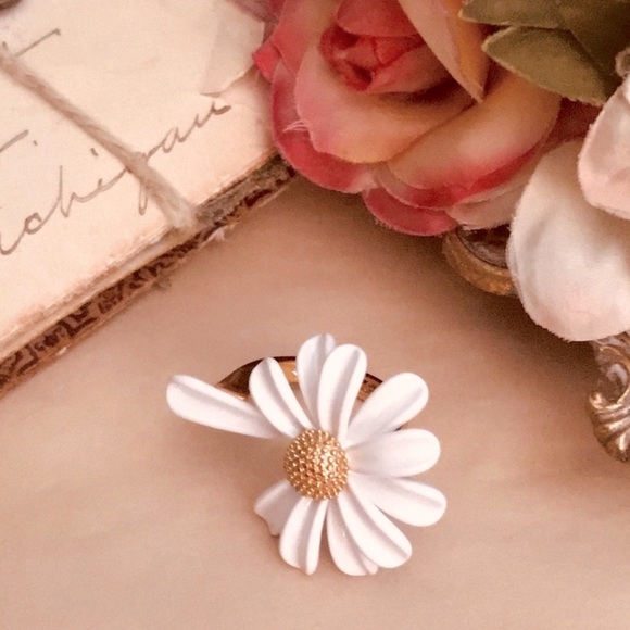 KATE SPADE • Into the Bloom Flower Adjustable Ring - Picture 4 of 4